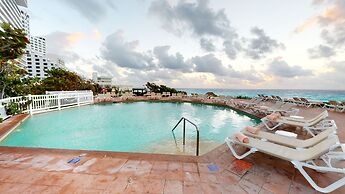 Park Royal Beach Cancun - All Inclusive