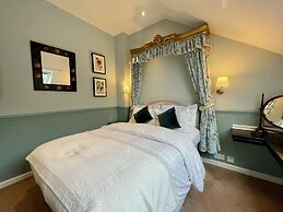 Holdsworth House