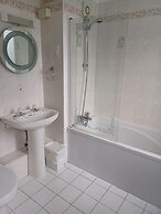 Kings Park Hotel