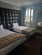 Kings Park Hotel
