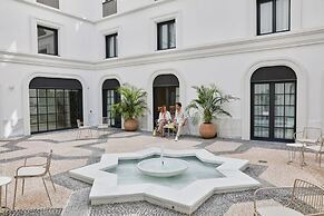 Becquer Hotel, Historic City Center