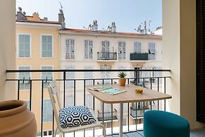 The Deck Hotel by HappyCulture
