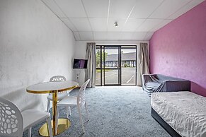 Oakwood Manor Motor Lodge