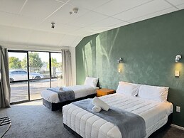 Oakwood Manor Motor Lodge