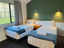 Oakwood Manor Motor Lodge