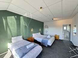 Oakwood Manor Motor Lodge