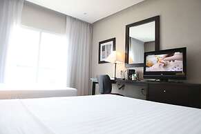 Everest Hotel