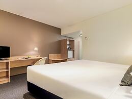 ibis Melbourne Hotel and Apartments