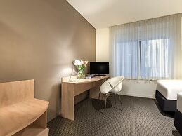 ibis Melbourne Hotel and Apartments