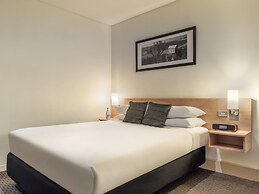 ibis Melbourne Hotel and Apartments