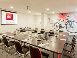 ibis Melbourne Hotel and Apartments