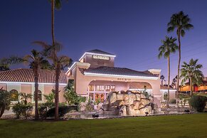 La Fuente Inn & Suites
