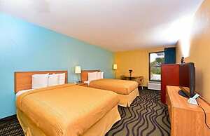 Econo Lodge Darien