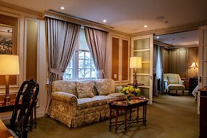 Windsor Arms Hotel