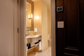 Windsor Arms Hotel