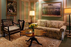 Windsor Arms Hotel
