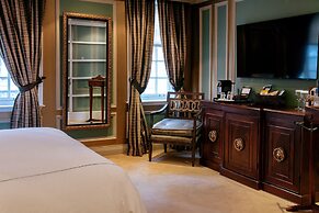 Windsor Arms Hotel