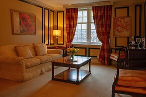 Windsor Arms Hotel