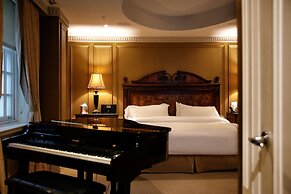 Windsor Arms Hotel
