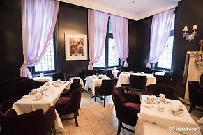 Windsor Arms Hotel