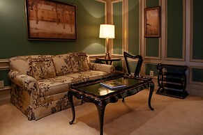 Windsor Arms Hotel