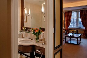 Windsor Arms Hotel