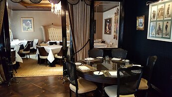 Windsor Arms Hotel