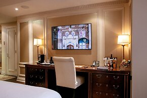 Windsor Arms Hotel