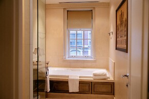 Windsor Arms Hotel