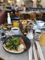 Craves Hotel