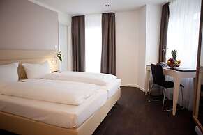 Manhattan Hotel