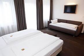 Manhattan Hotel