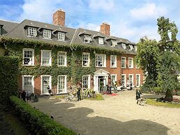 Hayfield Manor
