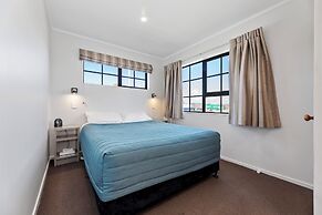 Knightsbridge Court Motor Lodge