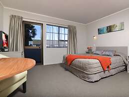 Knightsbridge Court Motor Lodge