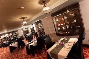 Adelphi Hotel
