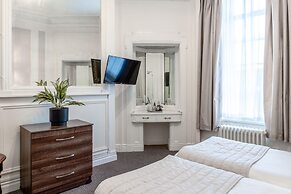Adelphi Hotel