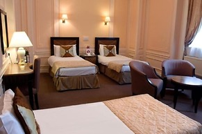 Adelphi Hotel