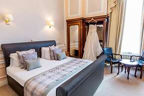Adelphi Hotel