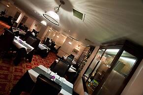 Adelphi Hotel