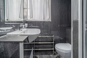 Adelphi Hotel