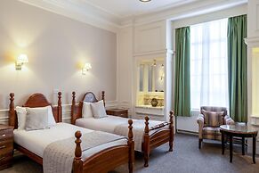 Adelphi Hotel