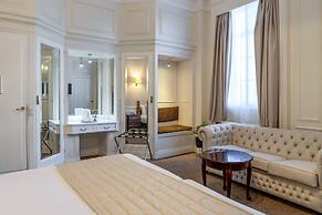 Adelphi Hotel