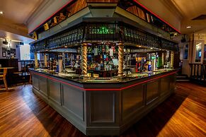 Adelphi Hotel