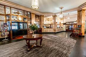 Adelphi Hotel