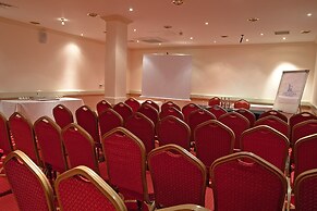 Adelphi Hotel
