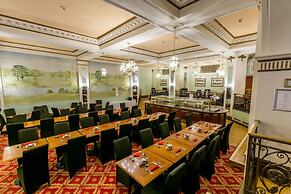 Adelphi Hotel