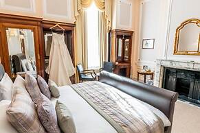Adelphi Hotel