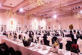 Adelphi Hotel