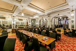 Adelphi Hotel